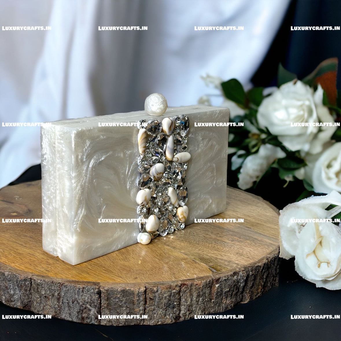 Bride's Essential: Resin Handbag Clutch, Elevate Your Wedding Glamour.