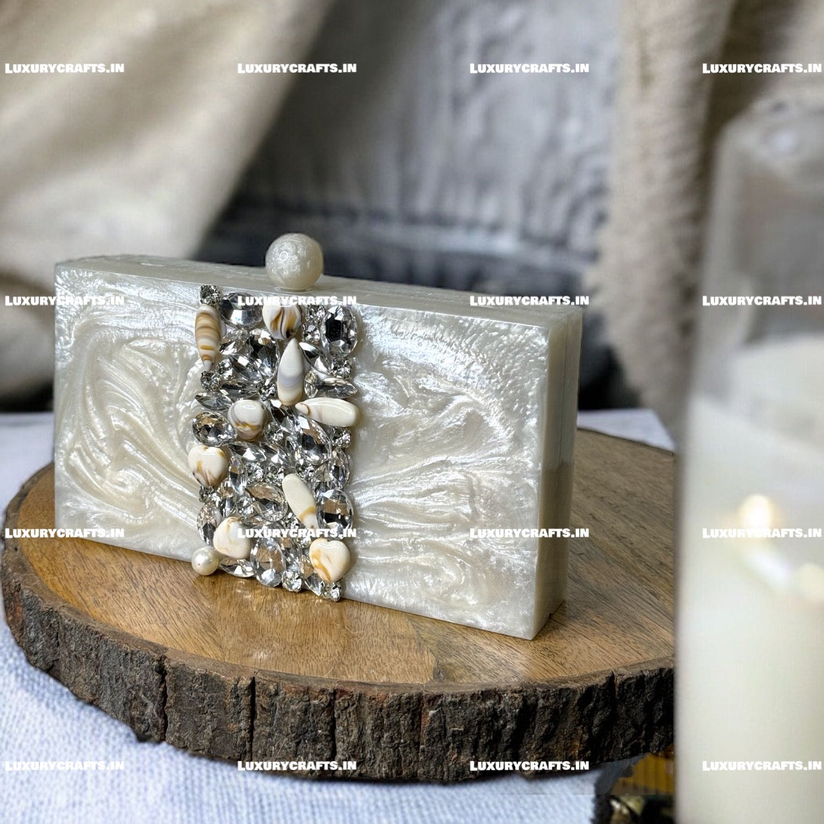 Bride's Essential: Resin Handbag Clutch, Elevate Your Wedding Glamour.